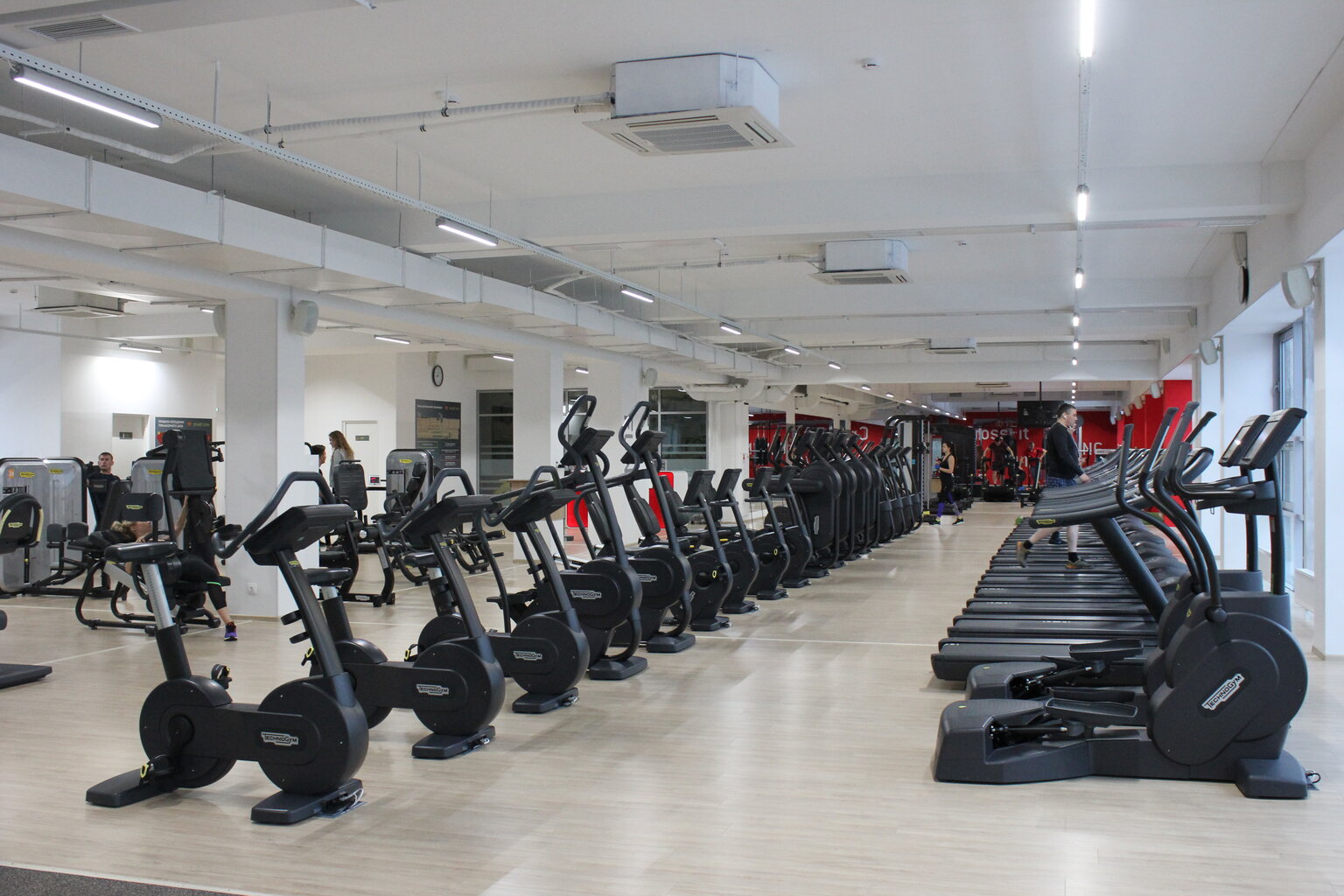 Gym челны. Смарт Джим Набережные Челны. Smart Gym Набережные Челны. Тренажерный зал Набережные Челны. Набережные Челны фитнес зал.